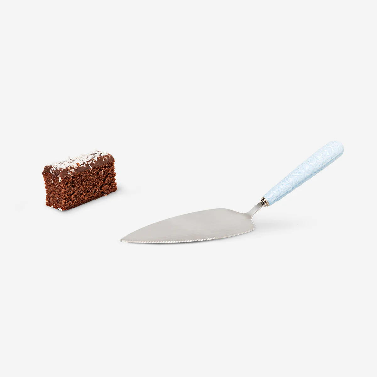 Blue hydrangea cake slicer